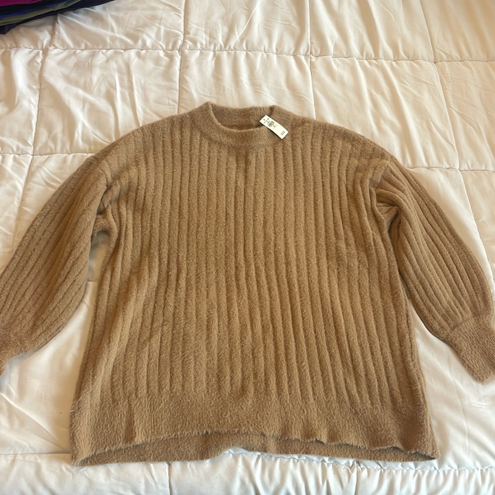 Beige sweater new with tag small